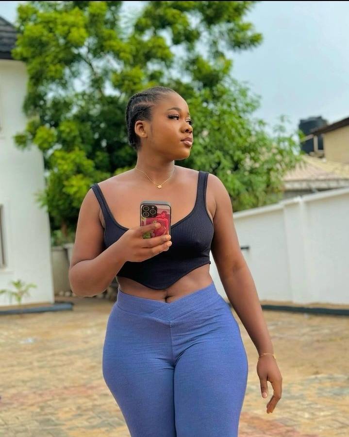 “This is real beauty oo” – Internet users react as Nigerian lady shows off her kpekus (Photos)