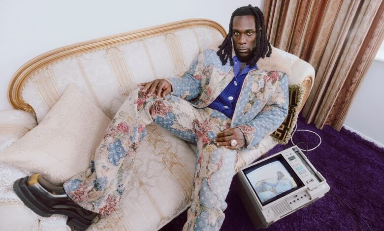 Burna Boy angrily leaves the stage as fan jumps at him at the Greater Lagos 2025, Gov Sanwo-Olu brings him back to perform (Video)